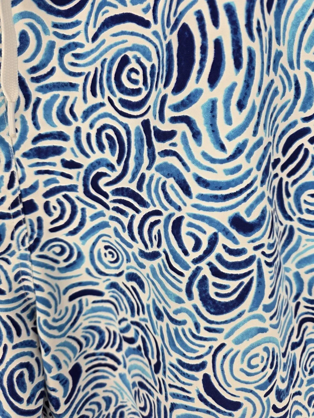 Chubbies Men's XXL Swim Trunks Blue White Abstract Wave‎ Print 5.5